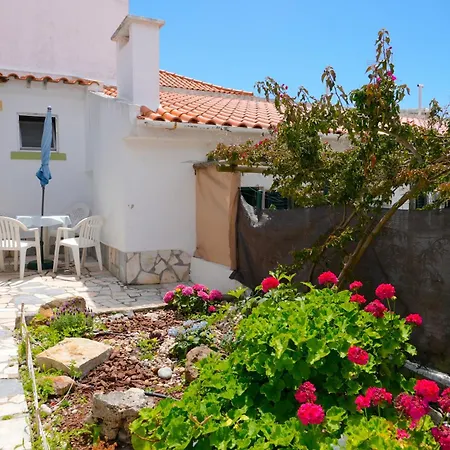 2 Bedroom Unit In A Small, Managed Complex * Estoril